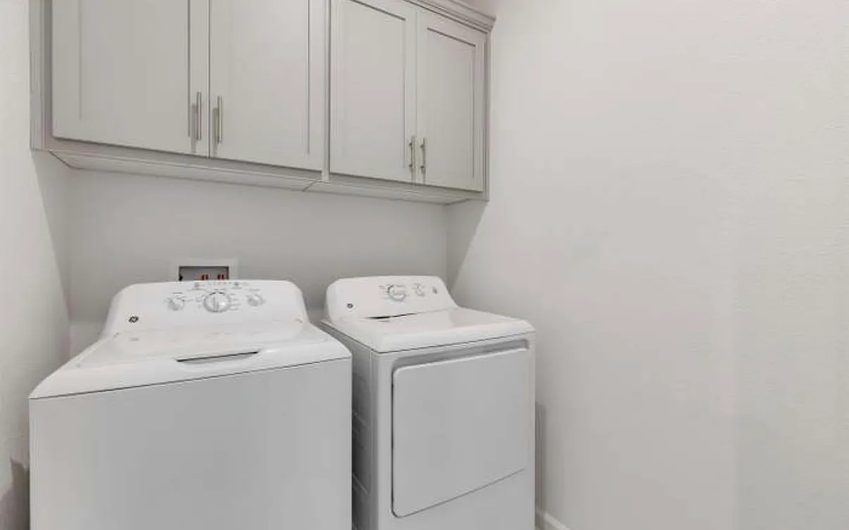 4 bed, 2230 sqft, $1,000 — Photo 3