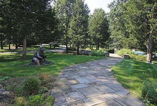 4th image of 55 Parkwood Dr
