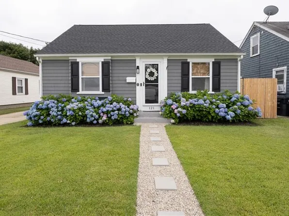 121 Fuller St, Pawtucket, RI 02861