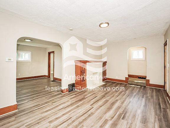 1150610_002_living_room_3.jpg