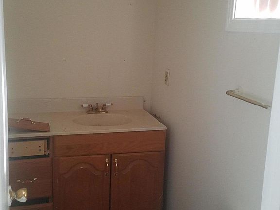 3rd image of 124 Weaver Dr