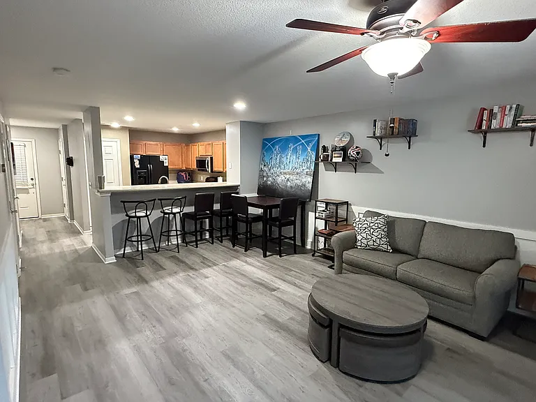 5431 N Hickory St — Photo 2