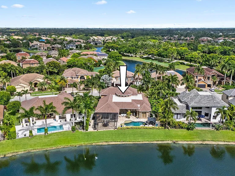 10771 Versailles Blvd — Photo 46