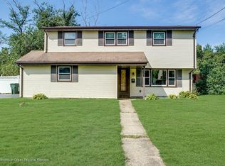 8 Racoon Dr, Hazlet, NJ 07730