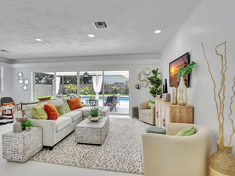 832 SW 10th Ave — Photo 12