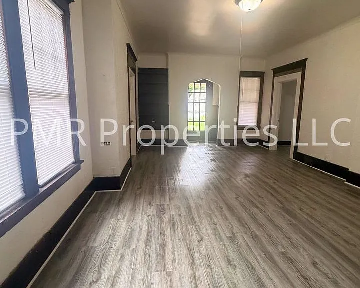 129 E Graham Ave — Photo 4