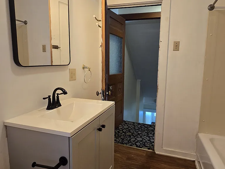 Bath (2nd Floor)
