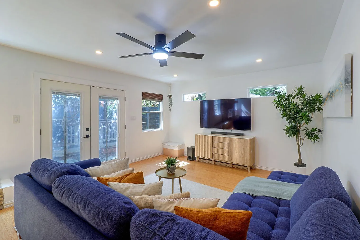 3 bed, 2.0 bath, 1571 sqft, $3,599 — Photo 1