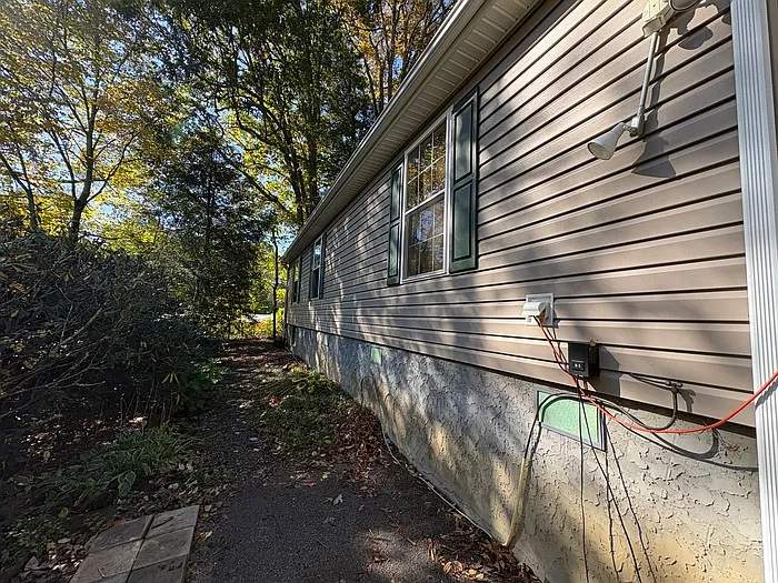3 bed, 2.0 bath, 1253 sqft, $1,400 — Photo 3