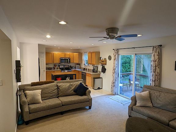 Living room looking to kitchen (old kitchen photo)