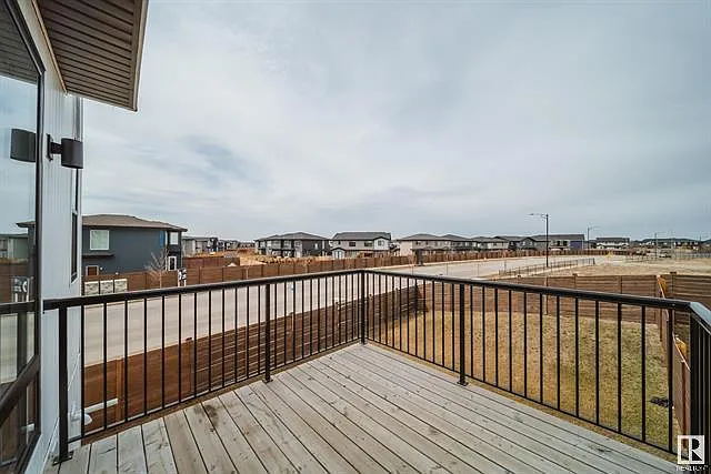 1704 Keene Cres SW — Photo 37