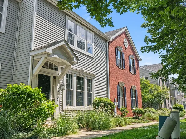 145 Springbrook Trl S, Oswego, IL 60543