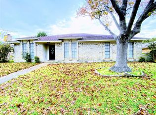 409 Los Santos Dr, Garland, TX