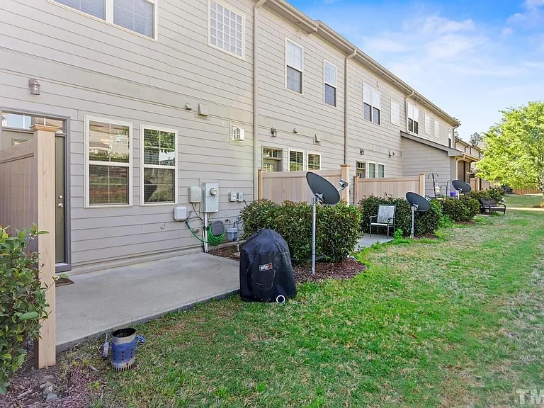 2438 Baslow Dr — Photo 28