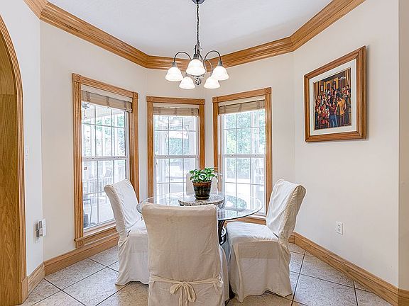 2nd image of 126 Woodlands Trce