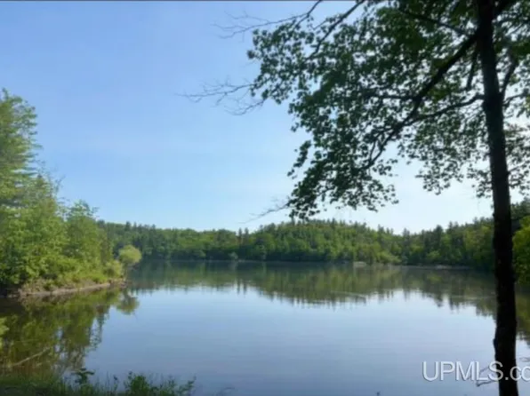 Chilman Ln, Ishpeming, MI 49849