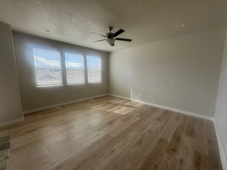 759 N Hilltop Dr — Photo 6