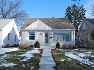 5148 N Bay Ridge Ave, Whitefish Bay, WI 53217