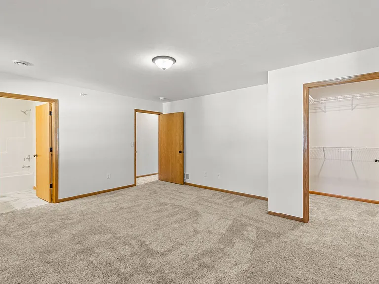 324 Woodcrest Ln — Photo 10
