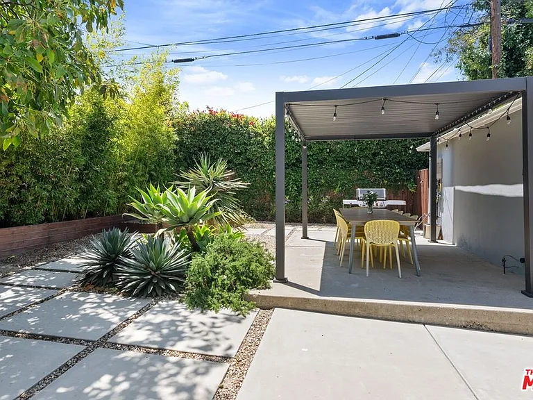 1445 S Stanley Ave — Photo 16