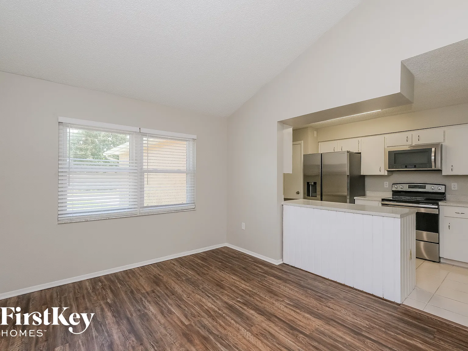 4 bed, 2.0 bath, 1550 sqft, $2,240 — Photo 4