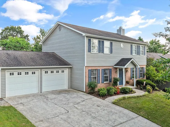 8022 Maple Run Ln, Knoxville, TN 37919