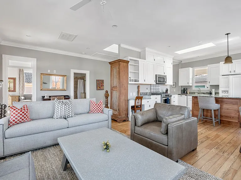 703 King St #B — Photo 9