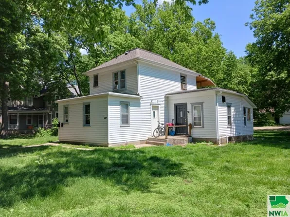 317 Center St, Vermillion, SD 57069