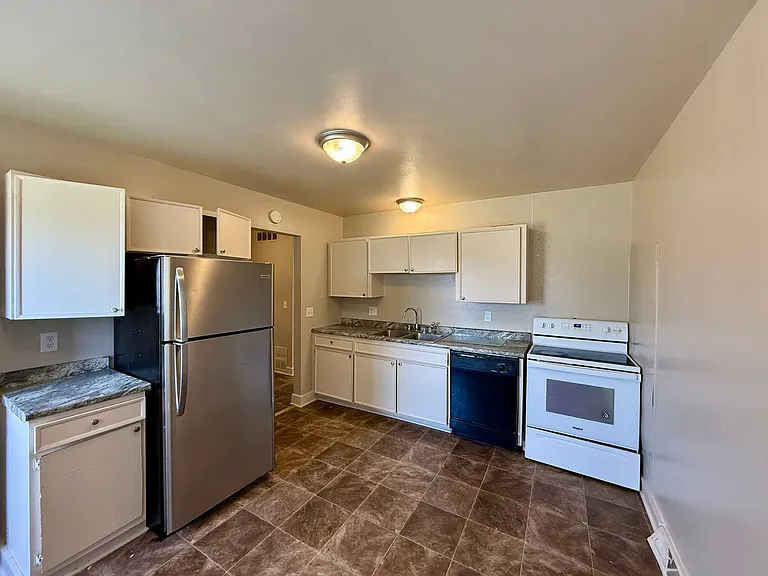 2424 W Savannah St — Photo 8