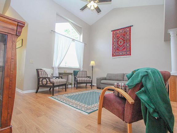 4th image of 401 Winding River Dr