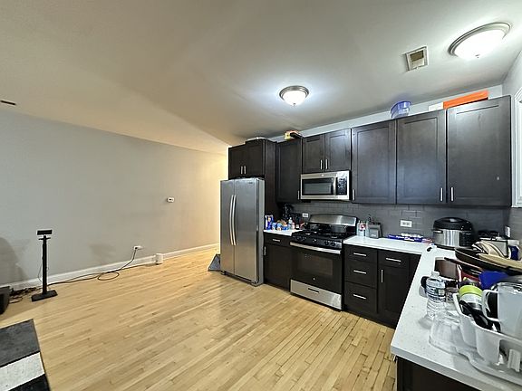 5th image of 364 N Hamlin Ave Unit 2