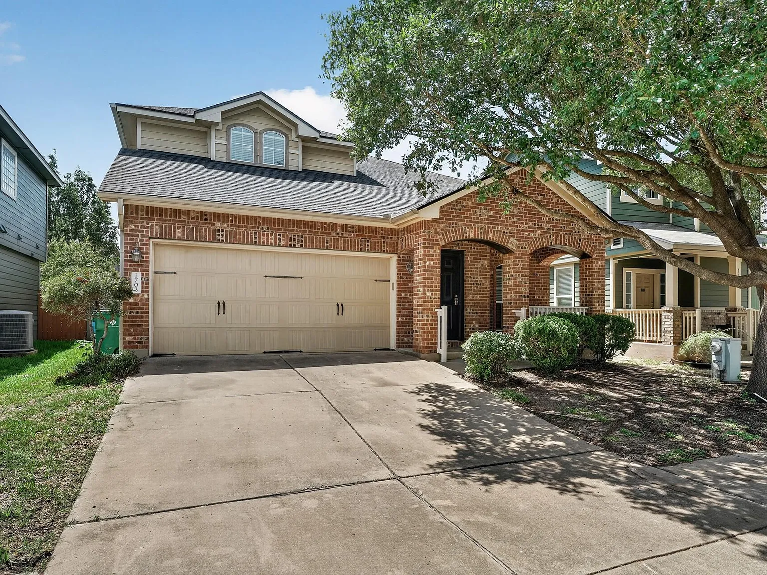 3 bed, 2.5 bath, 2019 sqft, $2,950 — Photo 2