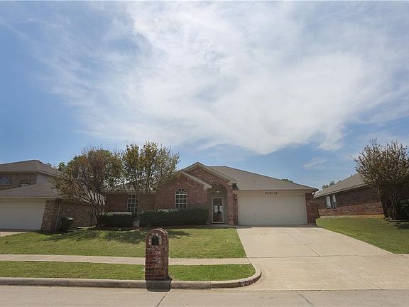 2nd image of 815 Parkhill Dr