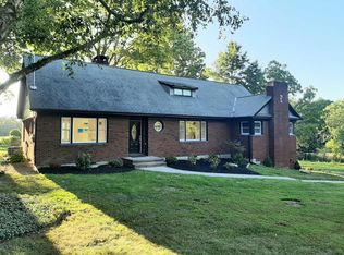 9 Flower Hill Rd, Poughkeepsie, NY 12603