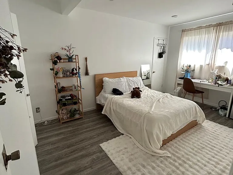 1329 S Saltair Ave #4 — Photo 12