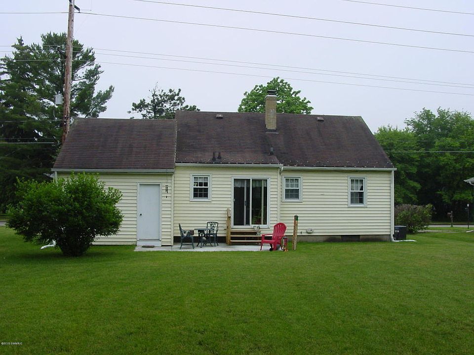 2nd image of 3267 34th St SW
