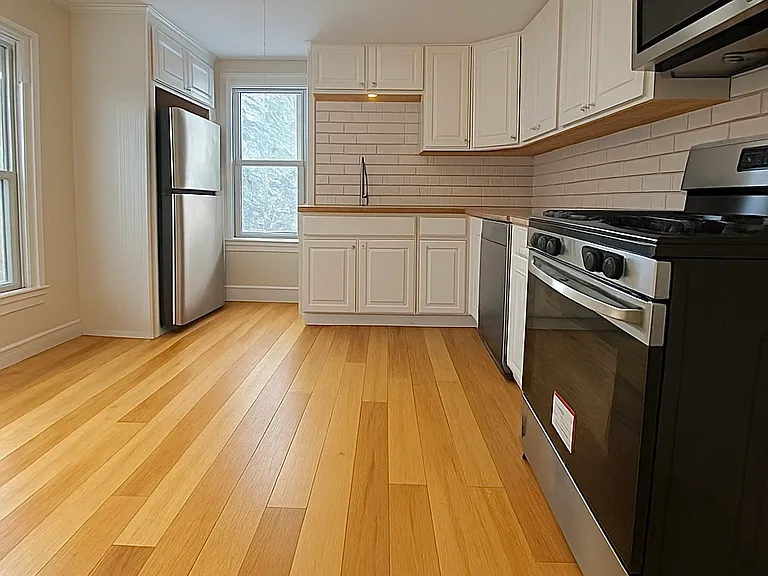 11 W Jefferson Rd #2 — Photo 2