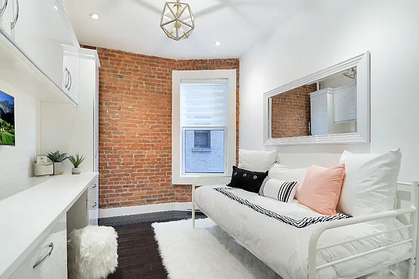 Sold by Level Group | media 14