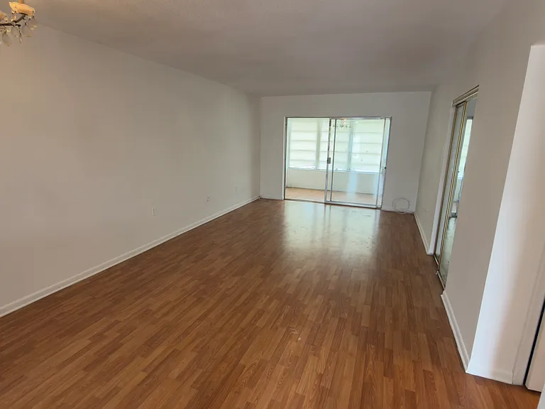 19000 NE 3rd Ct #418 — Photo 3