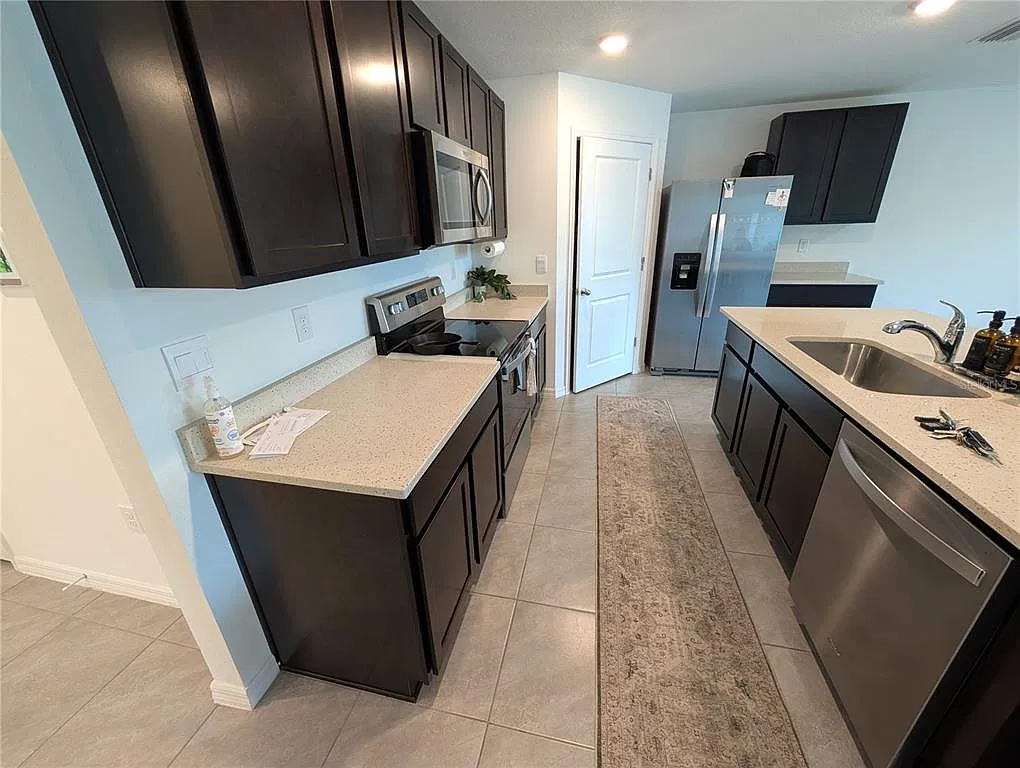 4 bed, 2.0 bath, 1846 sqft, $2,425 — Photo 4