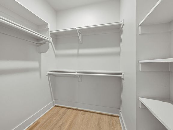 4th image of 122 E Mountain St