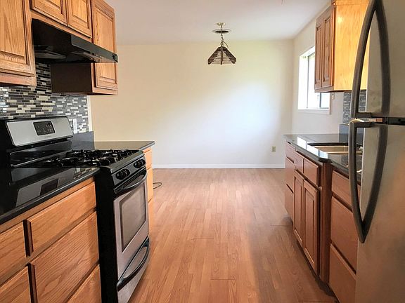 4th image of 1001 Burkshire Dr