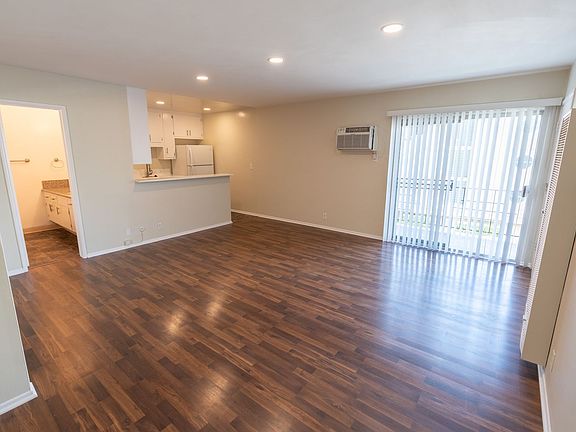 4th image of 15286 Sutton St APT 205