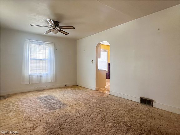 5th image of 814 Griffin St