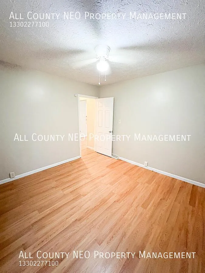 Spacious 2-Bedroom Home with Private Backyard! — Photo 3