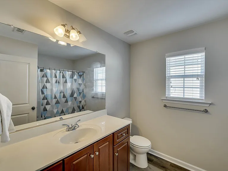124 Radcliff Dr — Photo 36