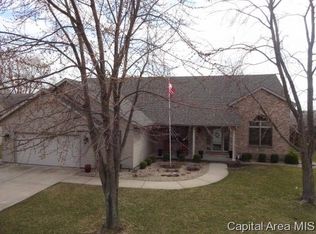 1118 Oakbrook Ave, Chatham, IL 62629