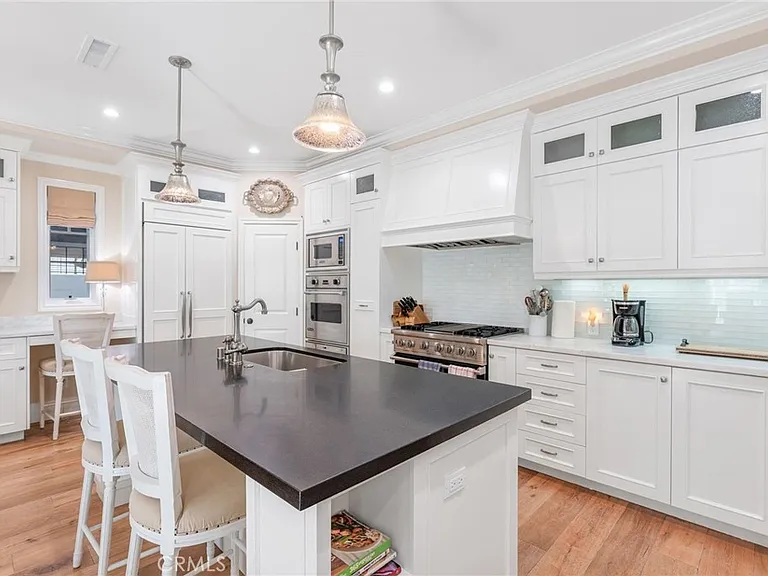 220 Coral Ave — Photo 8