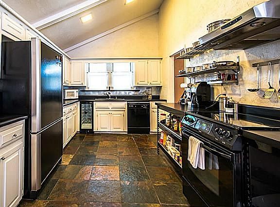 5th image of 2621 Mariposa Cir