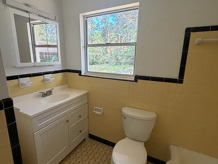 226 California Dr — Photo 7